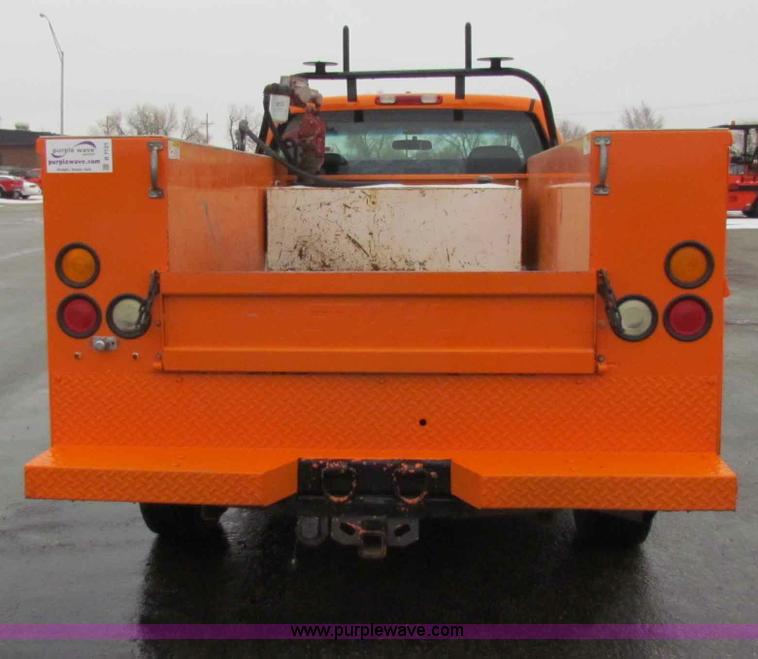 image for item B7121 2002 Chevrolet C2500HD pickup truck