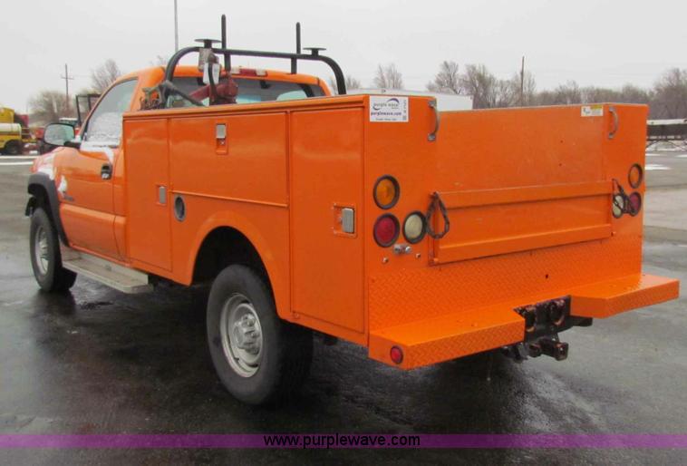 image for item B7121 2002 Chevrolet C2500HD pickup truck