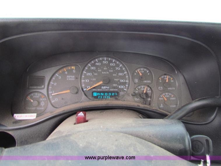 image for item B7121 2002 Chevrolet C2500HD pickup truck