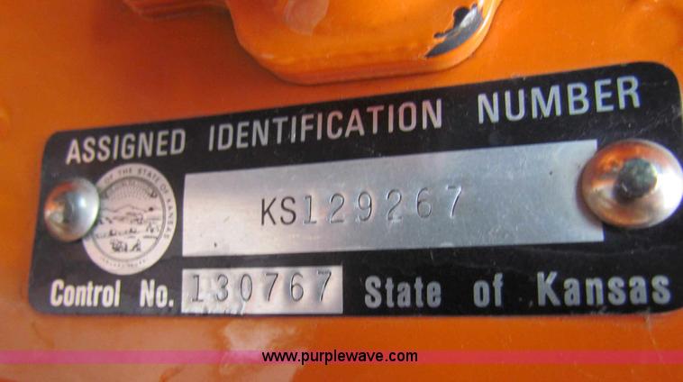 image for item B7121 2002 Chevrolet C2500HD pickup truck