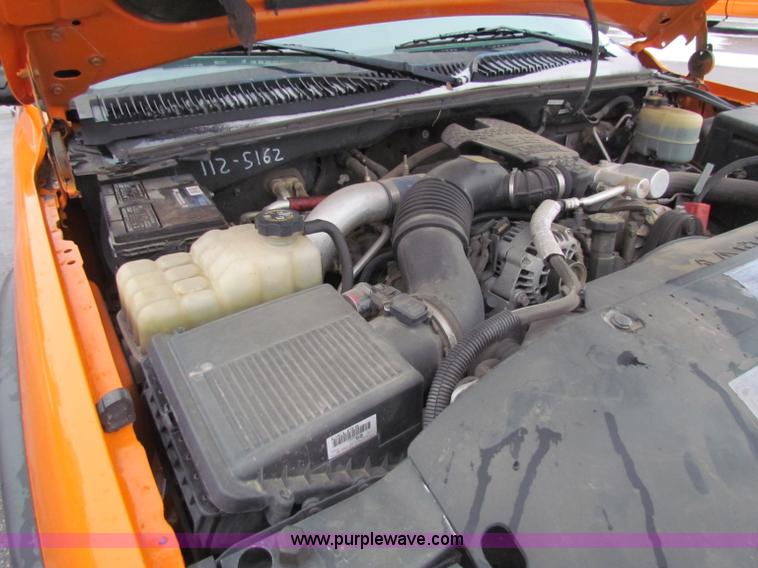 image for item B7121 2002 Chevrolet C2500HD pickup truck