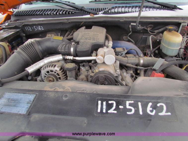 image for item B7121 2002 Chevrolet C2500HD pickup truck