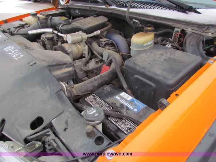 image for item B7121 2002 Chevrolet C2500HD pickup truck