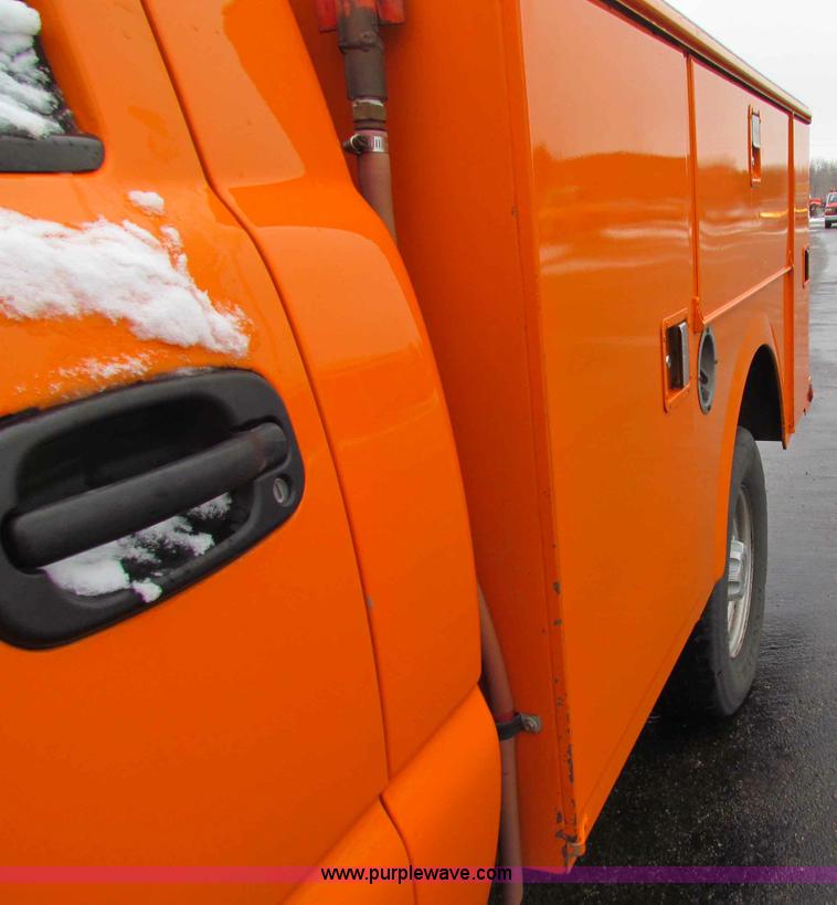 image for item B7121 2002 Chevrolet C2500HD pickup truck