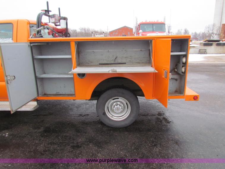 image for item B7121 2002 Chevrolet C2500HD pickup truck