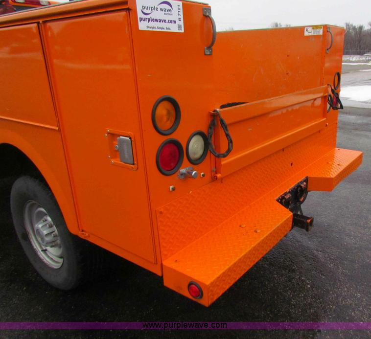 image for item B7121 2002 Chevrolet C2500HD pickup truck