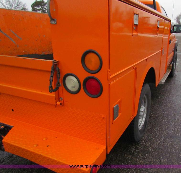 image for item B7121 2002 Chevrolet C2500HD pickup truck