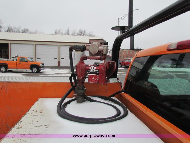 image for item B7121 2002 Chevrolet C2500HD pickup truck