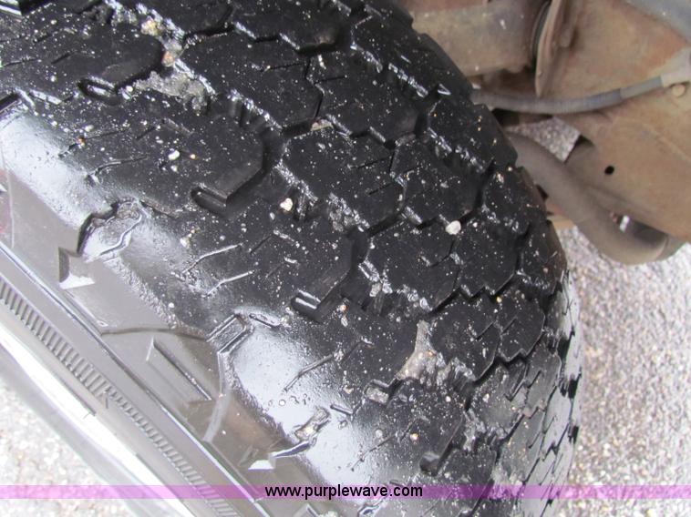 image for item B7121 2002 Chevrolet C2500HD pickup truck