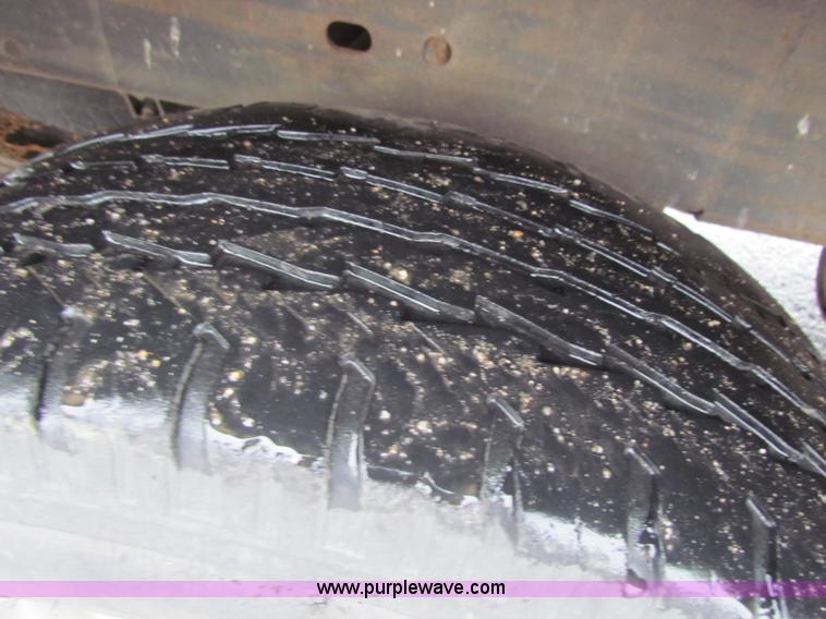 image for item B7121 2002 Chevrolet C2500HD pickup truck