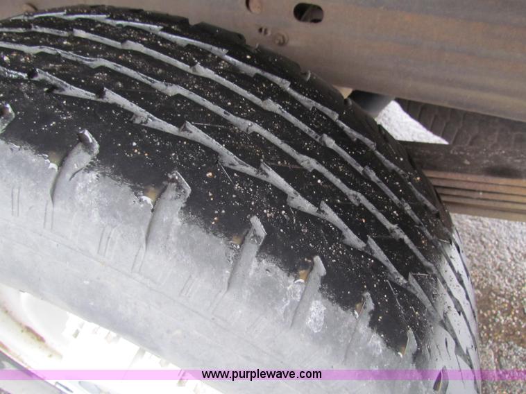 image for item B7121 2002 Chevrolet C2500HD pickup truck