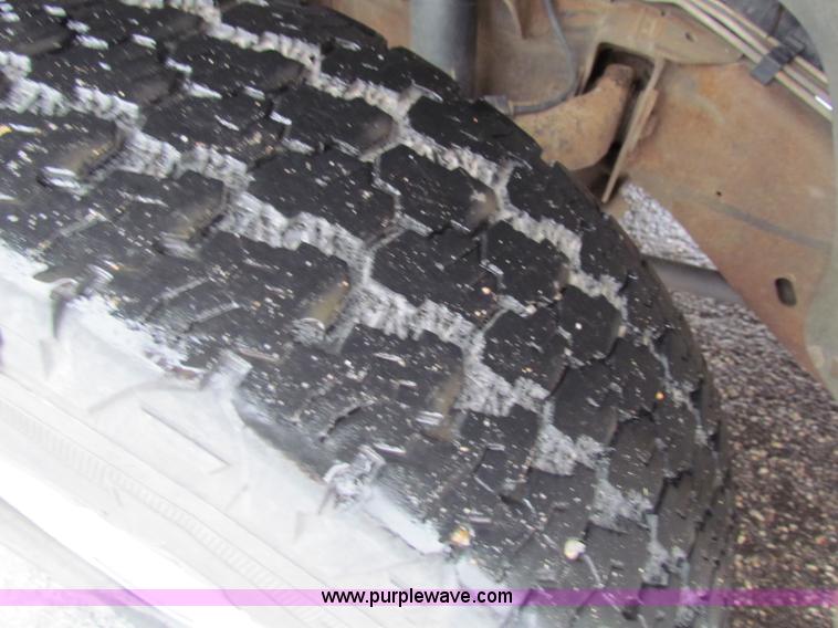 image for item B7121 2002 Chevrolet C2500HD pickup truck