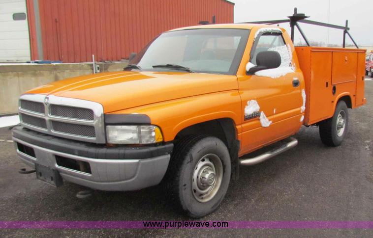 image for item B7122 2001 Dodge Ram 2500 pickup truck