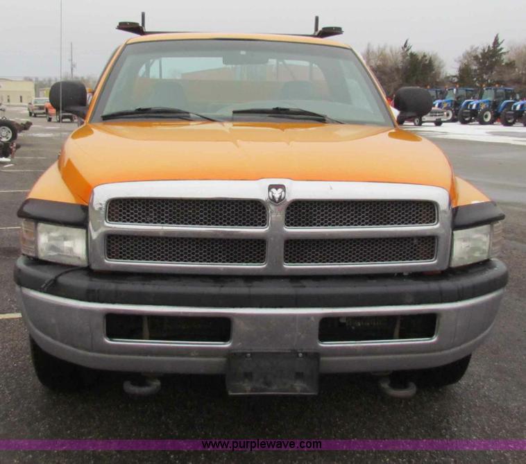 image for item B7122 2001 Dodge Ram 2500 pickup truck