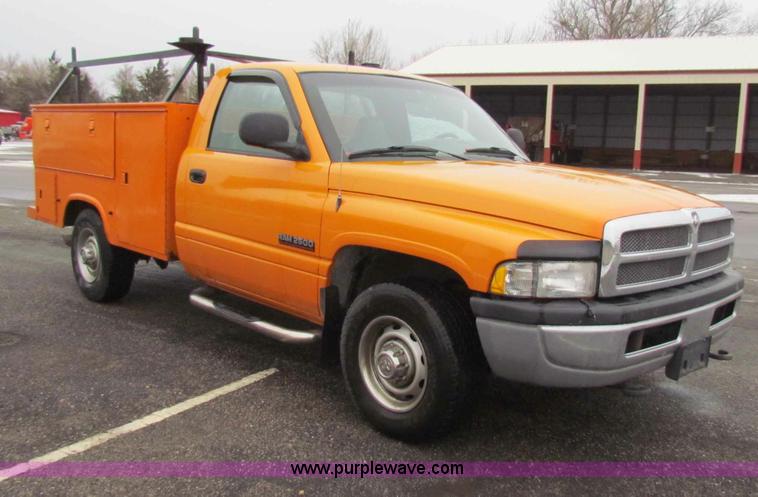 image for item B7122 2001 Dodge Ram 2500 pickup truck