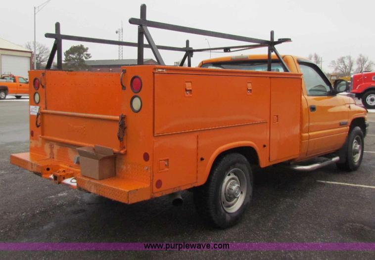 image for item B7122 2001 Dodge Ram 2500 pickup truck