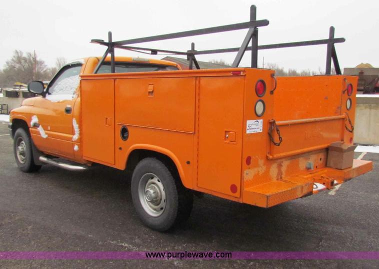 image for item B7122 2001 Dodge Ram 2500 pickup truck