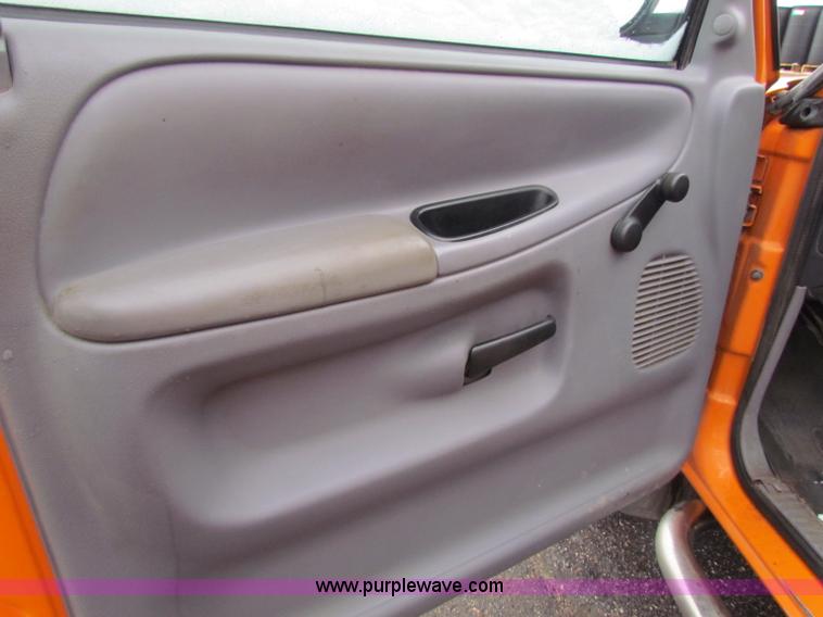 image for item B7122 2001 Dodge Ram 2500 pickup truck