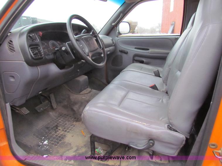 image for item B7122 2001 Dodge Ram 2500 pickup truck