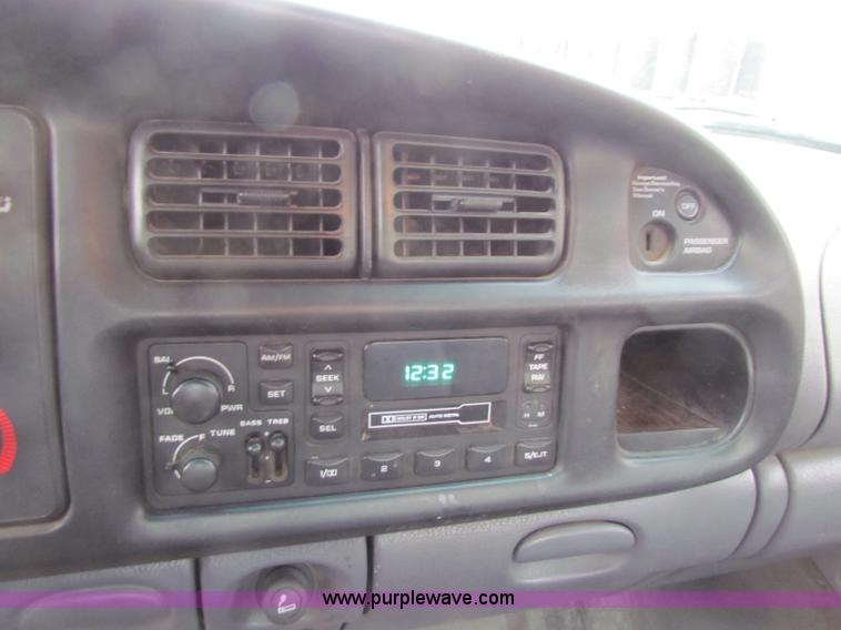 image for item B7122 2001 Dodge Ram 2500 pickup truck