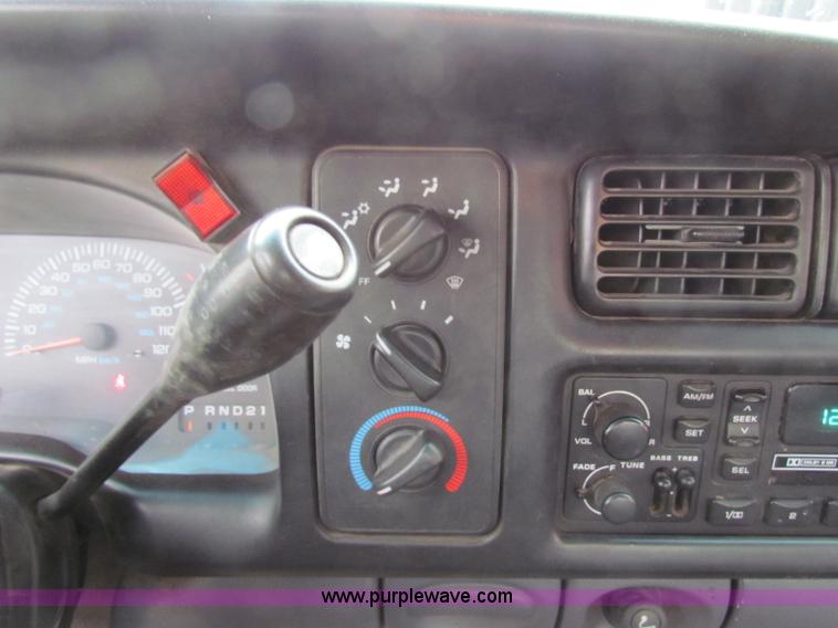 image for item B7122 2001 Dodge Ram 2500 pickup truck