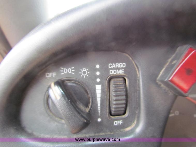 image for item B7122 2001 Dodge Ram 2500 pickup truck