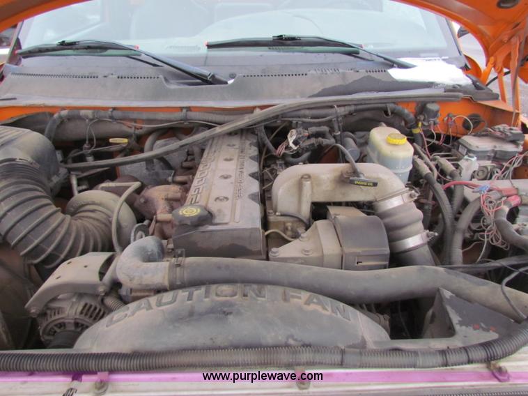 image for item B7122 2001 Dodge Ram 2500 pickup truck