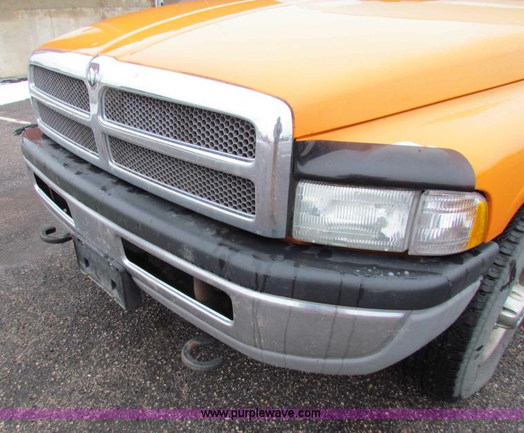 image for item B7122 2001 Dodge Ram 2500 pickup truck