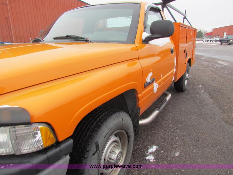 image for item B7122 2001 Dodge Ram 2500 pickup truck