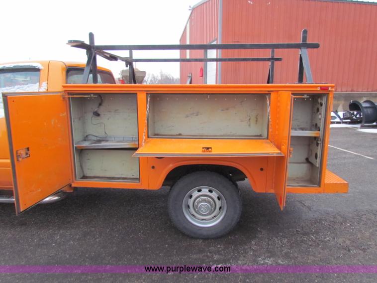 image for item B7122 2001 Dodge Ram 2500 pickup truck