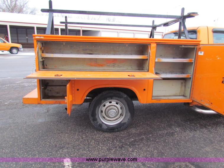 image for item B7122 2001 Dodge Ram 2500 pickup truck