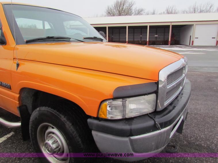 image for item B7122 2001 Dodge Ram 2500 pickup truck