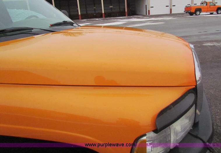 image for item B7122 2001 Dodge Ram 2500 pickup truck