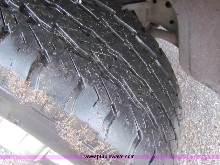 image for item B7122 2001 Dodge Ram 2500 pickup truck