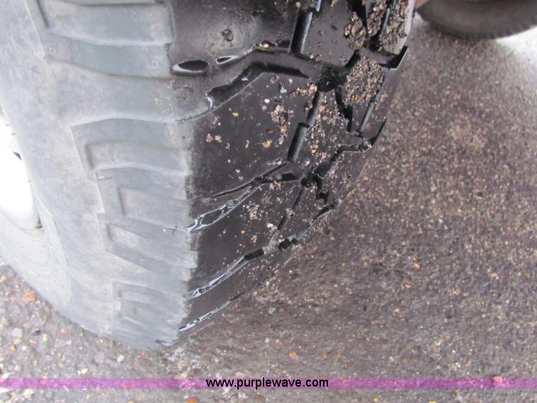 image for item B7122 2001 Dodge Ram 2500 pickup truck