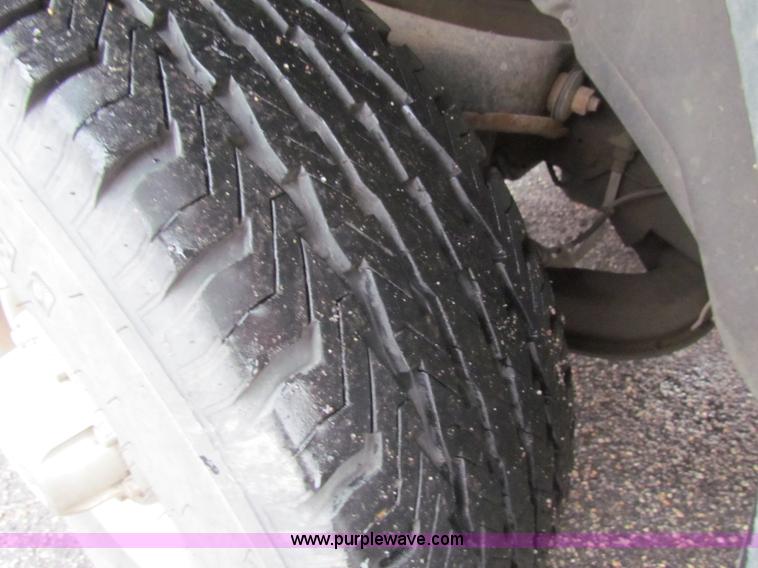 image for item B7122 2001 Dodge Ram 2500 pickup truck