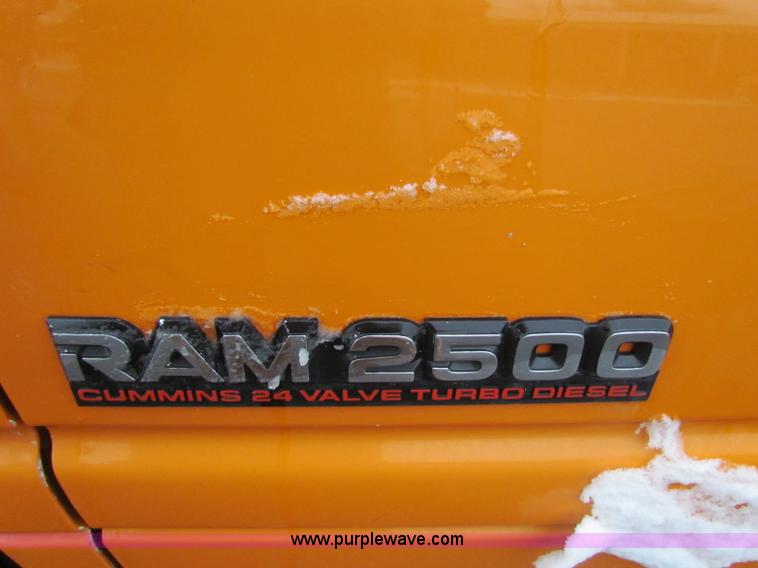 image for item B7122 2001 Dodge Ram 2500 pickup truck