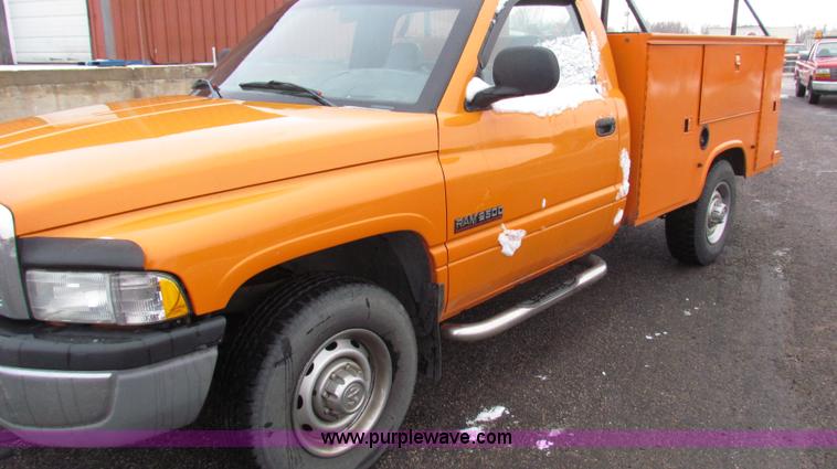 image for item B7122 2001 Dodge Ram 2500 pickup truck