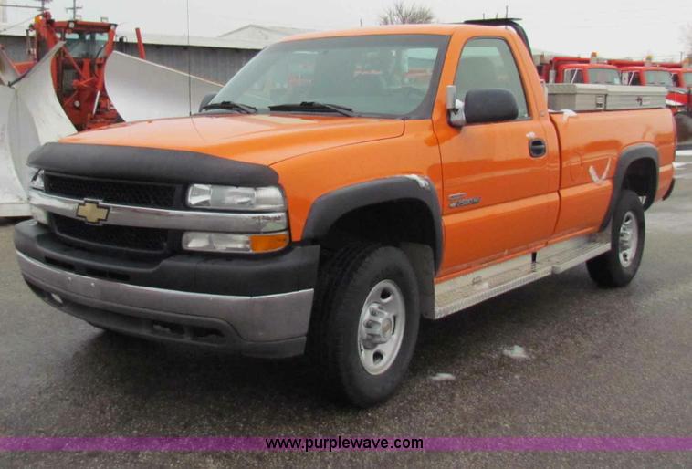 image for item B7123 2002 Chevrolet Silverado 2500HD pickup truck