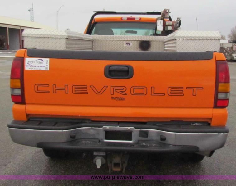 image for item B7123 2002 Chevrolet Silverado 2500HD pickup truck
