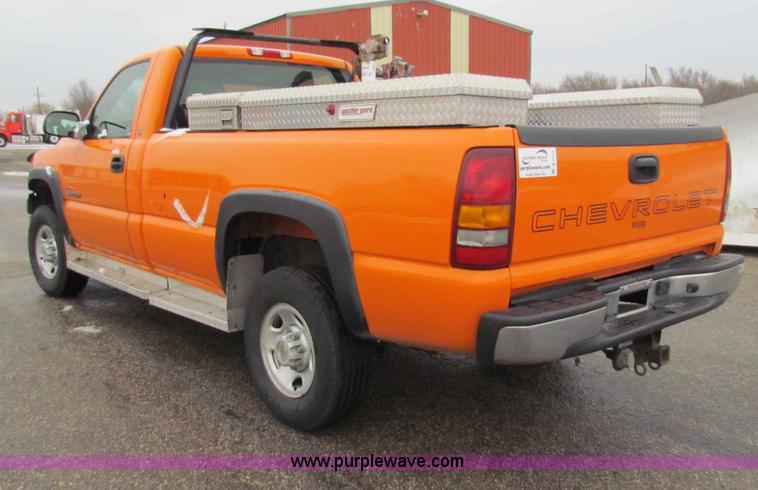 image for item B7123 2002 Chevrolet Silverado 2500HD pickup truck