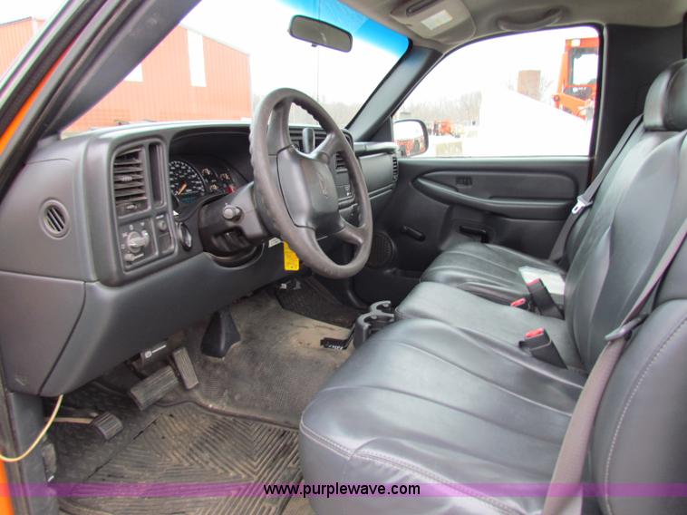 image for item B7123 2002 Chevrolet Silverado 2500HD pickup truck