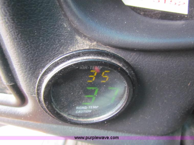 image for item B7123 2002 Chevrolet Silverado 2500HD pickup truck