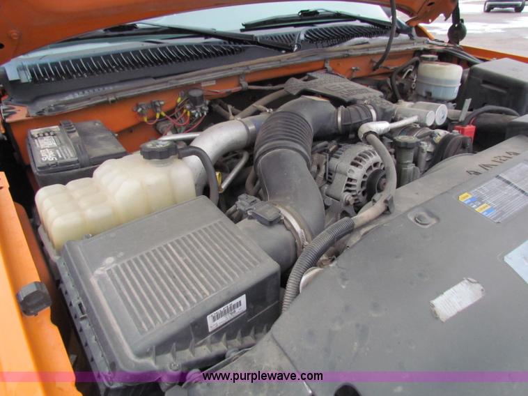 image for item B7123 2002 Chevrolet Silverado 2500HD pickup truck