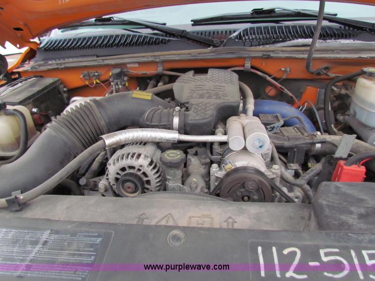 image for item B7123 2002 Chevrolet Silverado 2500HD pickup truck