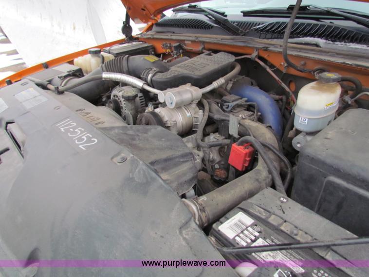 image for item B7123 2002 Chevrolet Silverado 2500HD pickup truck