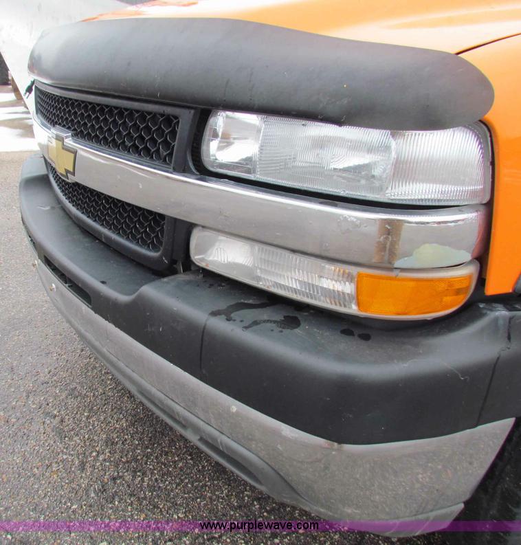 image for item B7123 2002 Chevrolet Silverado 2500HD pickup truck