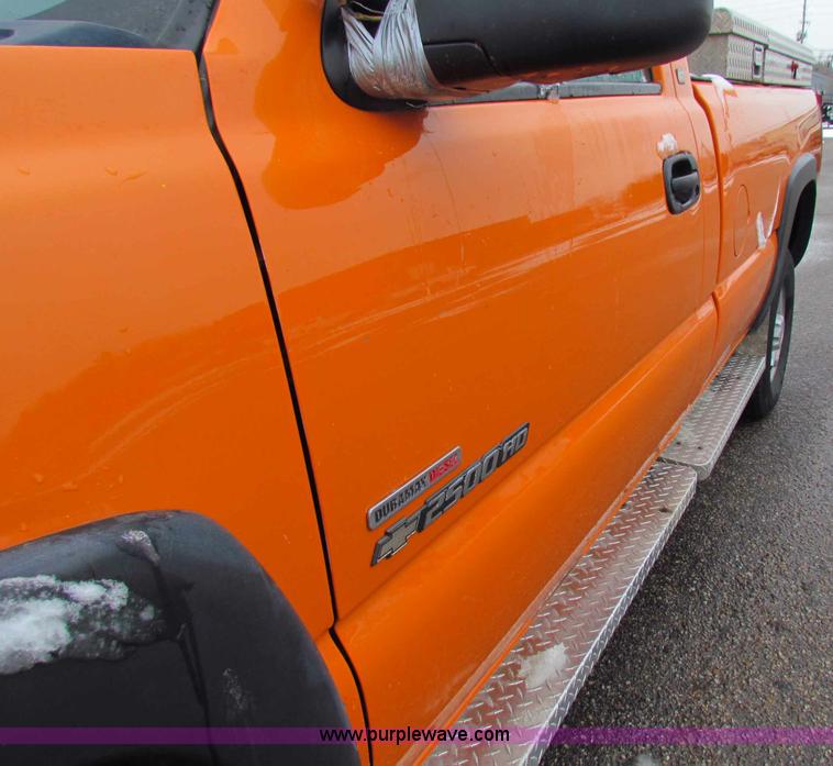 image for item B7123 2002 Chevrolet Silverado 2500HD pickup truck