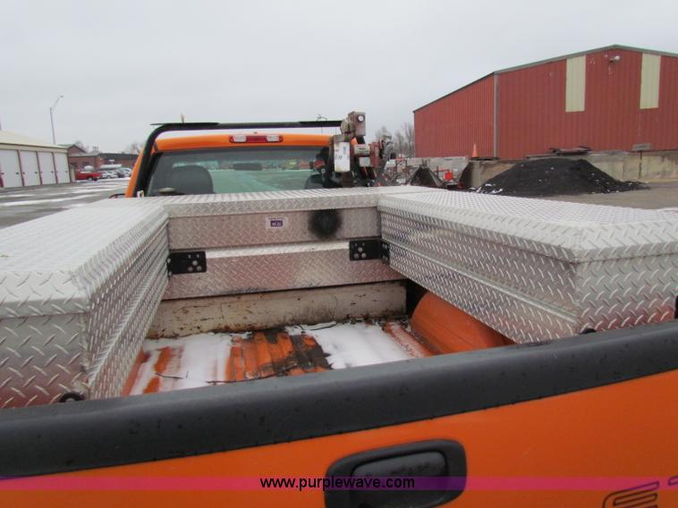 image for item B7123 2002 Chevrolet Silverado 2500HD pickup truck