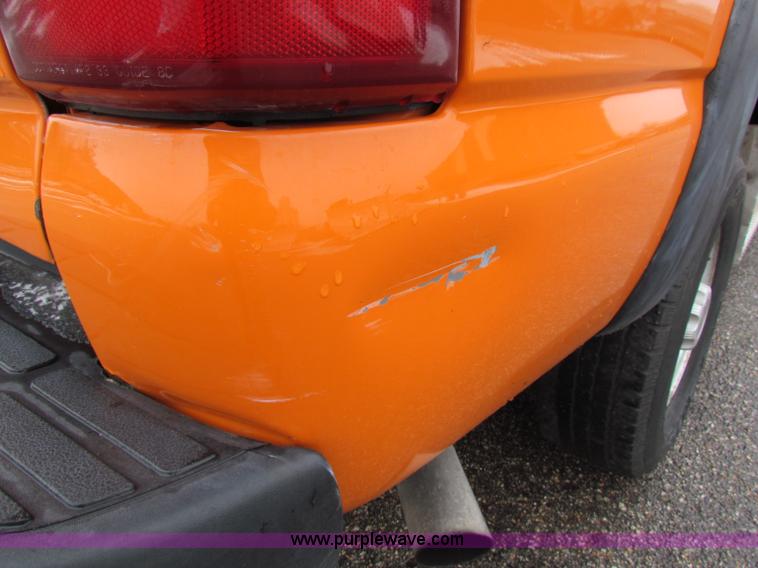 image for item B7123 2002 Chevrolet Silverado 2500HD pickup truck